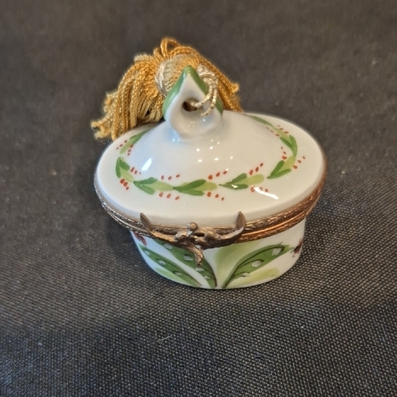 Limoges Porcelain Trinket Box With Lily of The Valley and Lady Bug design - Picture 2 of 10